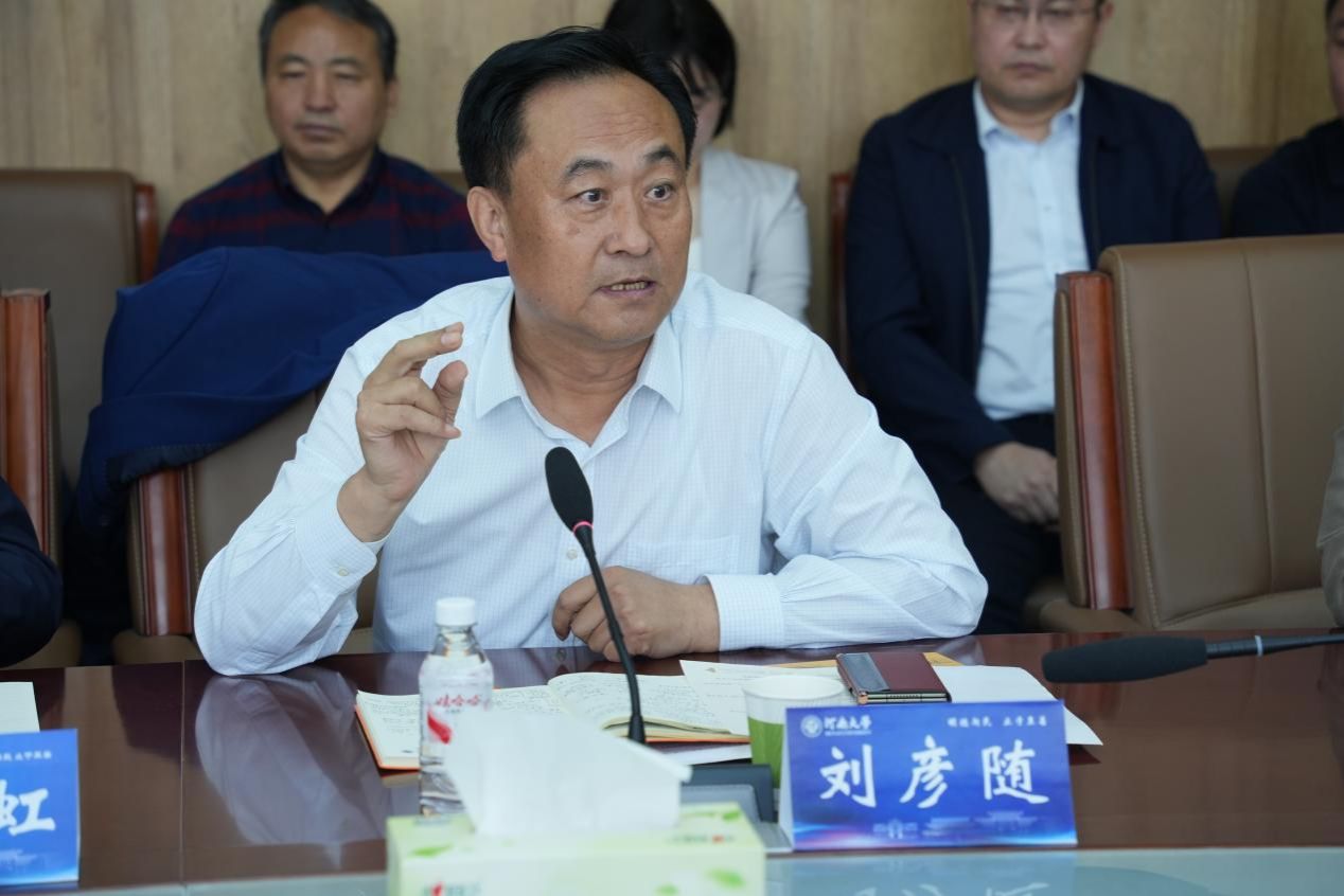 刘彦随主任代表学部表态发言